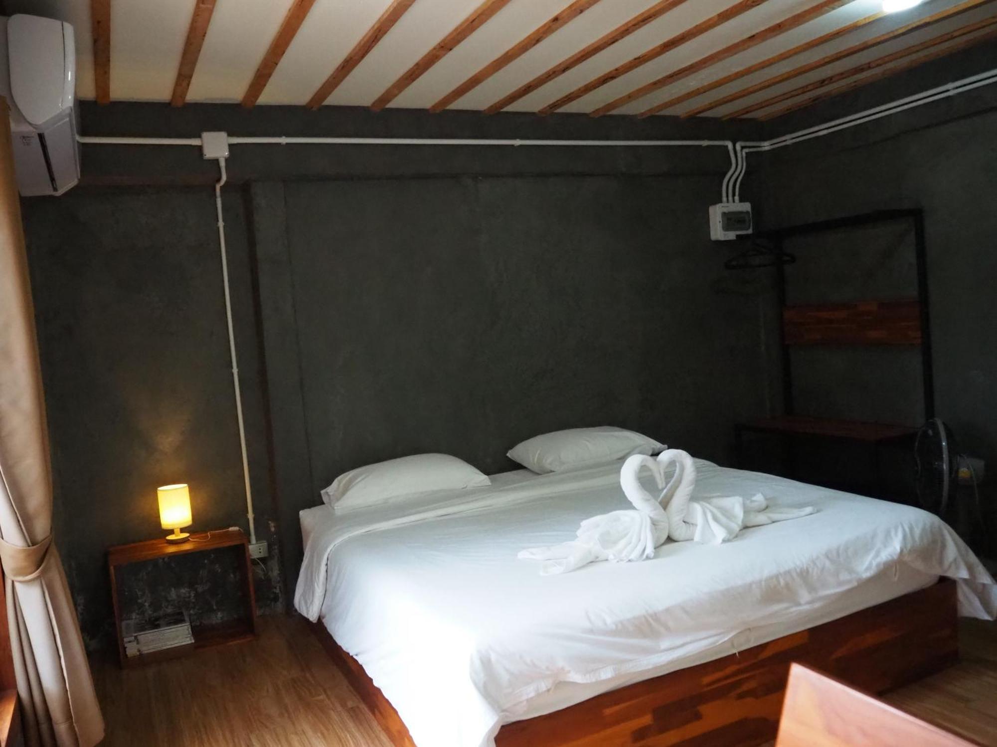 Banmai87 Guest House บ้านไม้87 เกสต์เฮ้าส์ Phra Nakhon Si Ayutthaya Esterno foto